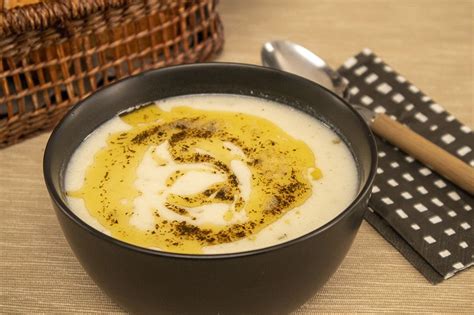 Pirinçli yoğurt çorbası nasıl yapılır nefis yemek tarifleri